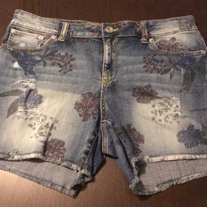 NWT Time And Tru Distressed Denim Jean Shorts